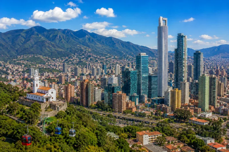 Vista urbana de Medellin como contexto empresarial de Colombia