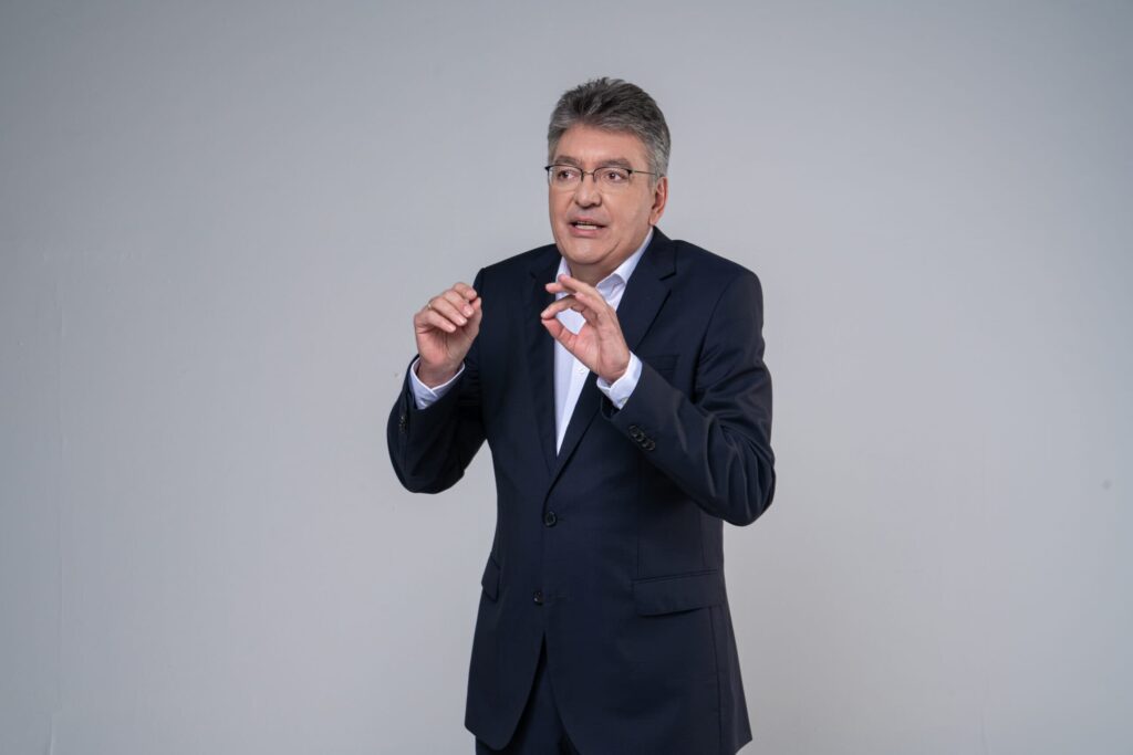 Mauricio Cárdenas en acción