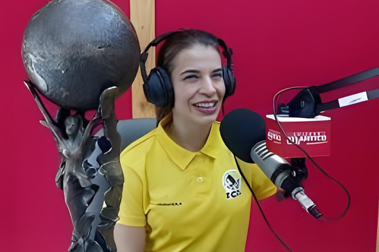Emily Clavel en entrevista radial en Colombia sobre neurociencia y motivación