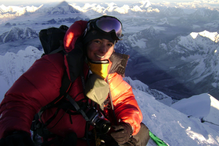 Ana María Giraldo inspirando a equipos de trabajo en un evento corporativo
