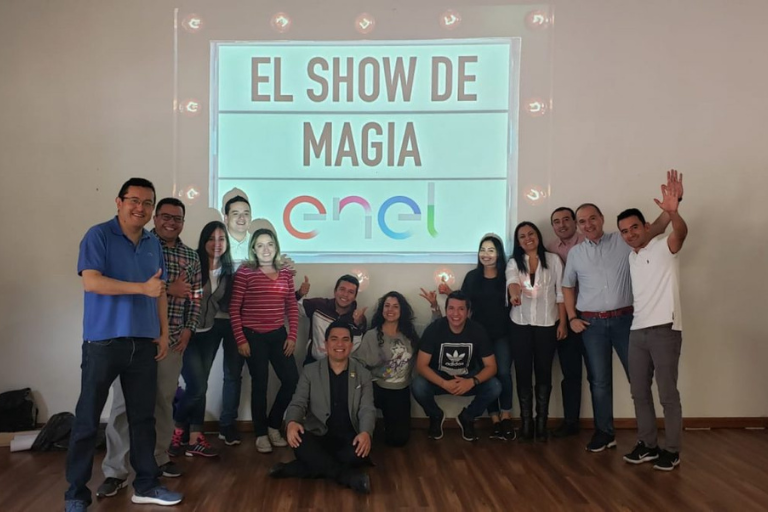 Germán Arciniegas en evento corporativo conectando con equipos de trabajo en Colombia